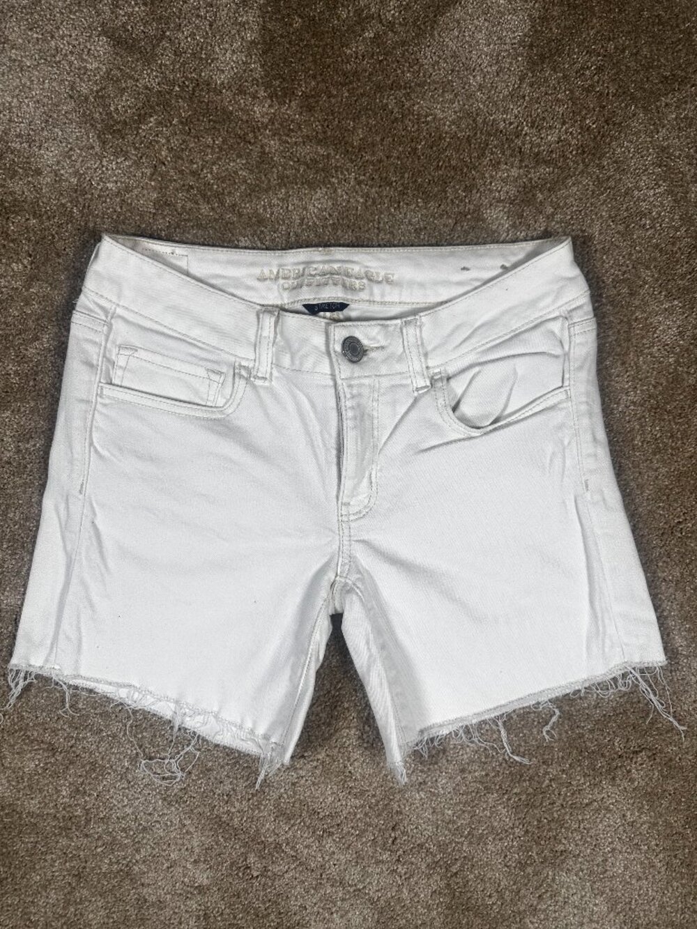 American Eagle White Stretch Denim Cutoff Shorts Size 6 Frayed Hem Summer Shorts - Picture 2 of 10
